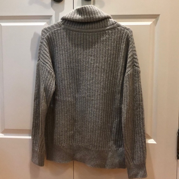 Banana Republic cable knit sweater - Picture 3 of 4